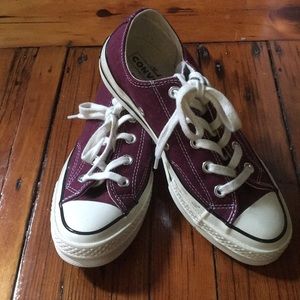Never worn, maroon converse